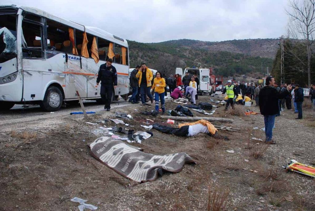 Burdur'da otobüs kazası: 3 ölü 8 yaralı