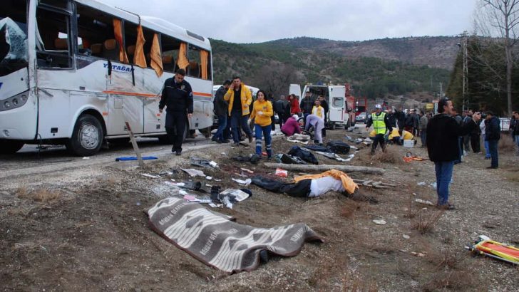 Burdur’da otobüs kazası: 3 ölü 8 yaralı