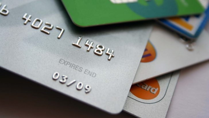 Üniversiteli öğrencilere kredi kartı imkanı sunan bankalar