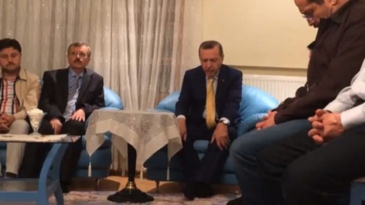 Başbakan Erdoğan şehidin evinde Kur’an okudu
