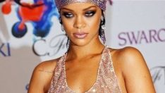 Rihanna yarı çıplak ödül aldı! Rihanna ödül fotoğrafları! 2014