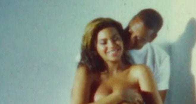Beyonce çıplak poz verdi!