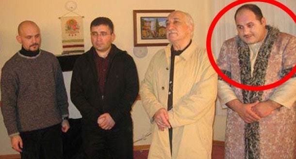 Atalay Demirci ve Fethullah Gülen'in fotoğrafındaki kaftanlı!