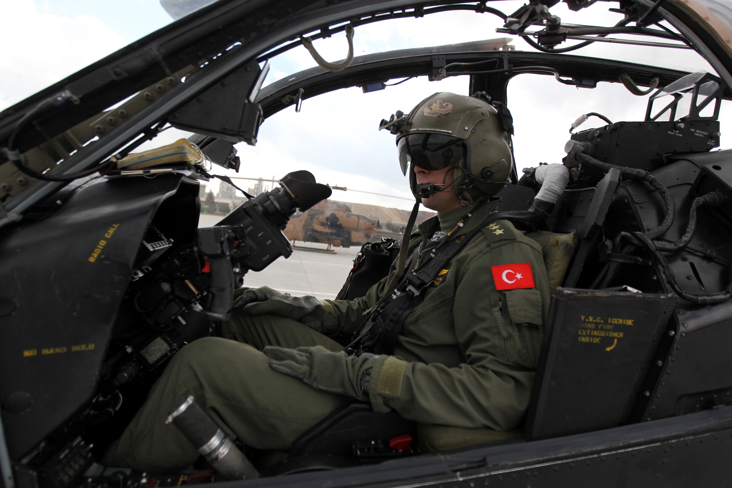 Türk Silahlı Kuvvetleri´nin terörle mücadelede en önemli vurucu gücü olan taarruz helikopteri pilotlarının da yetiştirildiği kara havacılık okul komutanlığı