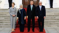 Cumhurbaşkanı Erdoğan, Bellevue Sarayı’nda askeri törenle karşılandı