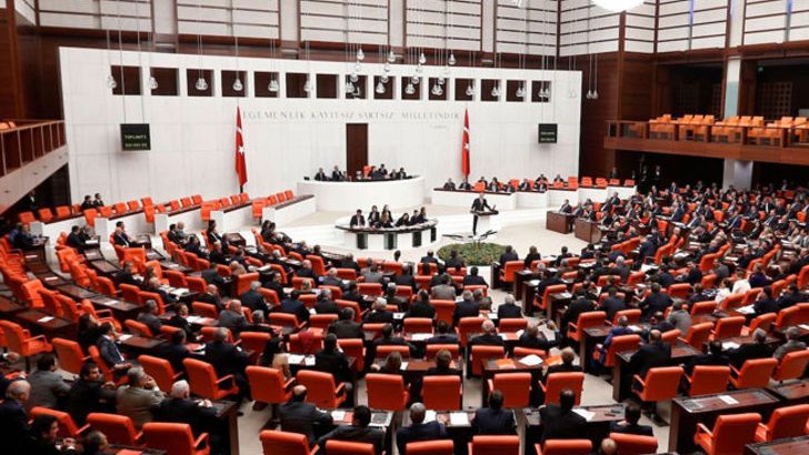 Kınama alan milletvekillerine para cezası öngören hüküm kaldırıldı