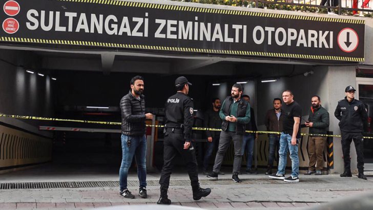 Türk ve Suudi yetkililer otoparkta incelemelerde bulunuyor