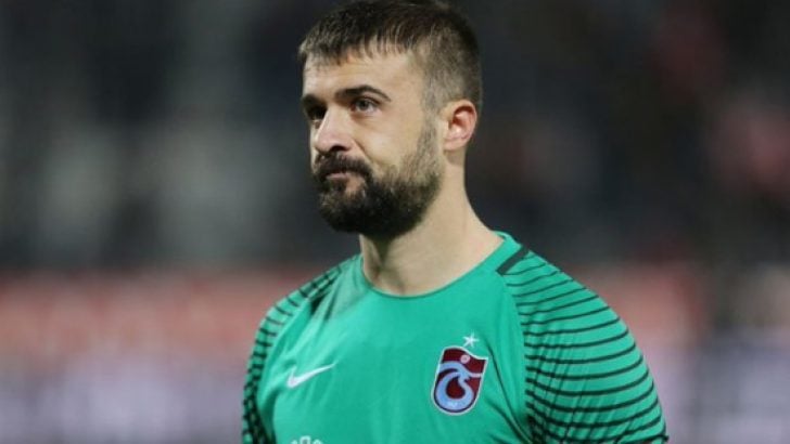 Trabzonsporlu Onur Recep Kıvrak futbolu bıraktı