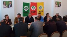 CHP-HDP ittifakı ayyuka çıktı! CHP’li başkan HDP bayrakları altında…