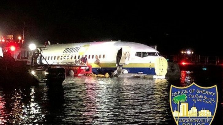Boeing 737 uçağı Florida’da pistten çıktı