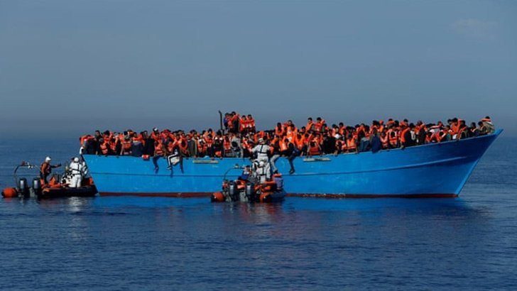 Tunus açıklarında sığınmacıları taşıyan tekne battı: En az 50 ölü
