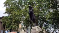 İngiltere’deki George Floyd eyleminde 125 yıllık heykel yıkıldı