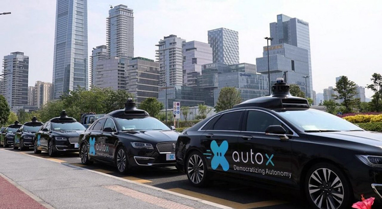 Çin'de robot taksiler trafiğe çıkacak