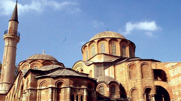 İstanbul'un Fatih ilçesinde Bizans döneminden kalma Kariye Camii'nin yönetiminin Diyanet İşleri Başkanlığı'na devredilerek ibadete açılmasına karar verildi.
