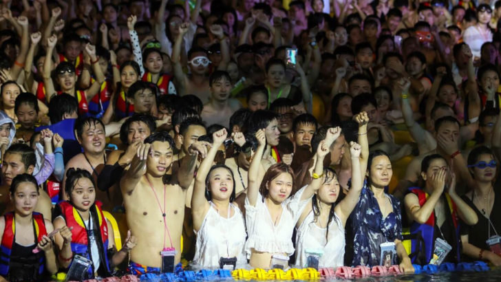 Wuhan’daki havuz partisine Çin medyasından savunma