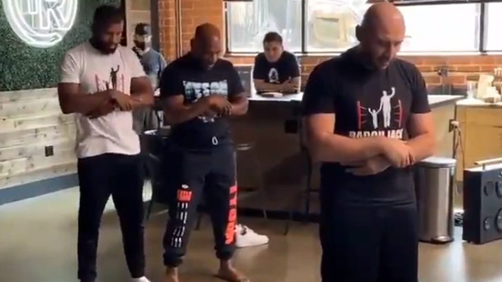 Mike Tyson’ın namaz kılarken çekilen videosu yayınlandı