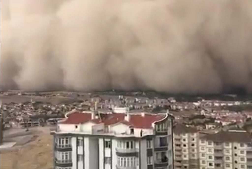 Ankara'da kum fırtınası