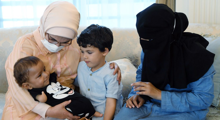 Emine Erdoğan Suriyeli bebek Muhammed'i ağırladı