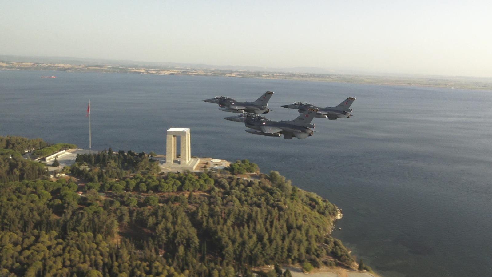 Millî Savunma Bakanı Akar, F-16 İle Ege’nin kuzeyinde uçtu