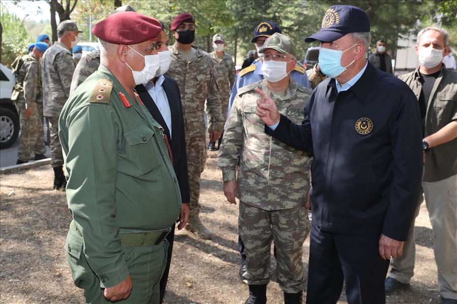 Millî Savunma Bakanı Akar ve TSK komuta kademesi komandoları ziyaret etti