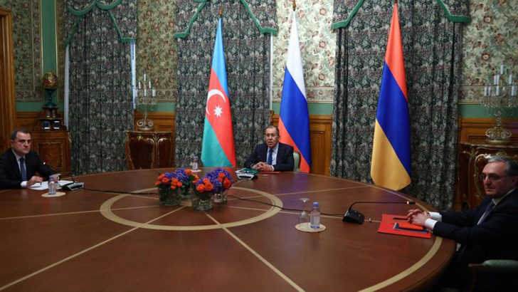 Azerbaycan ve Ermenistan, Rusya’da ateşkes anlaşmasına vardı. Karabağ müzakerelerine Minsk Grubu ülkeleriyle devam edileceği belirtildi. Sürece başka ülkelerin katılımına izin verilmeyecek.