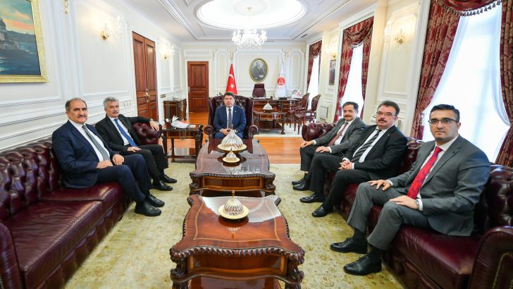 Danıştay Başkanı Zeki Yiğit ve beraberindeki heyet Bakan Tunç’u ziyaret etti